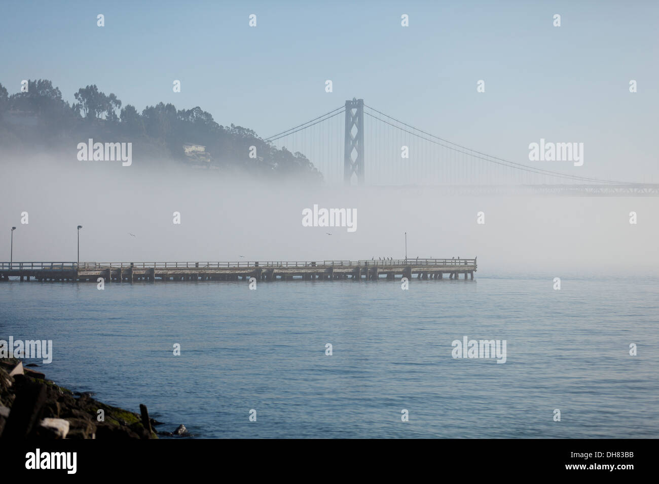 Ein Pier im Nebel - San Francisco, Kalifornien, USA Stockfoto