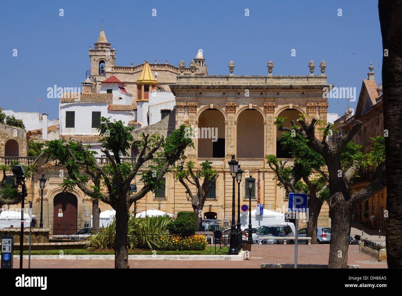 Torre Saura Palast am Placa des geboren, Straßenszene, Ciutadella, Menorca, Spanien Stockfoto