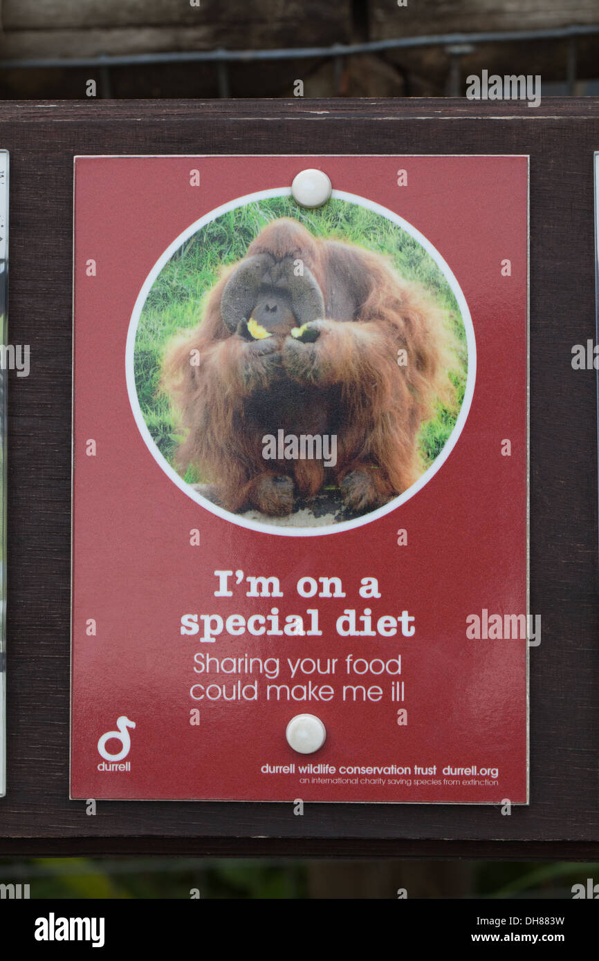 Fordern Sie Zeichen für öffentliche Besucher Durrell Wildlife Trust. Jersey, Kanalinseln. England. VEREINIGTES KÖNIGREICH. Stockfoto