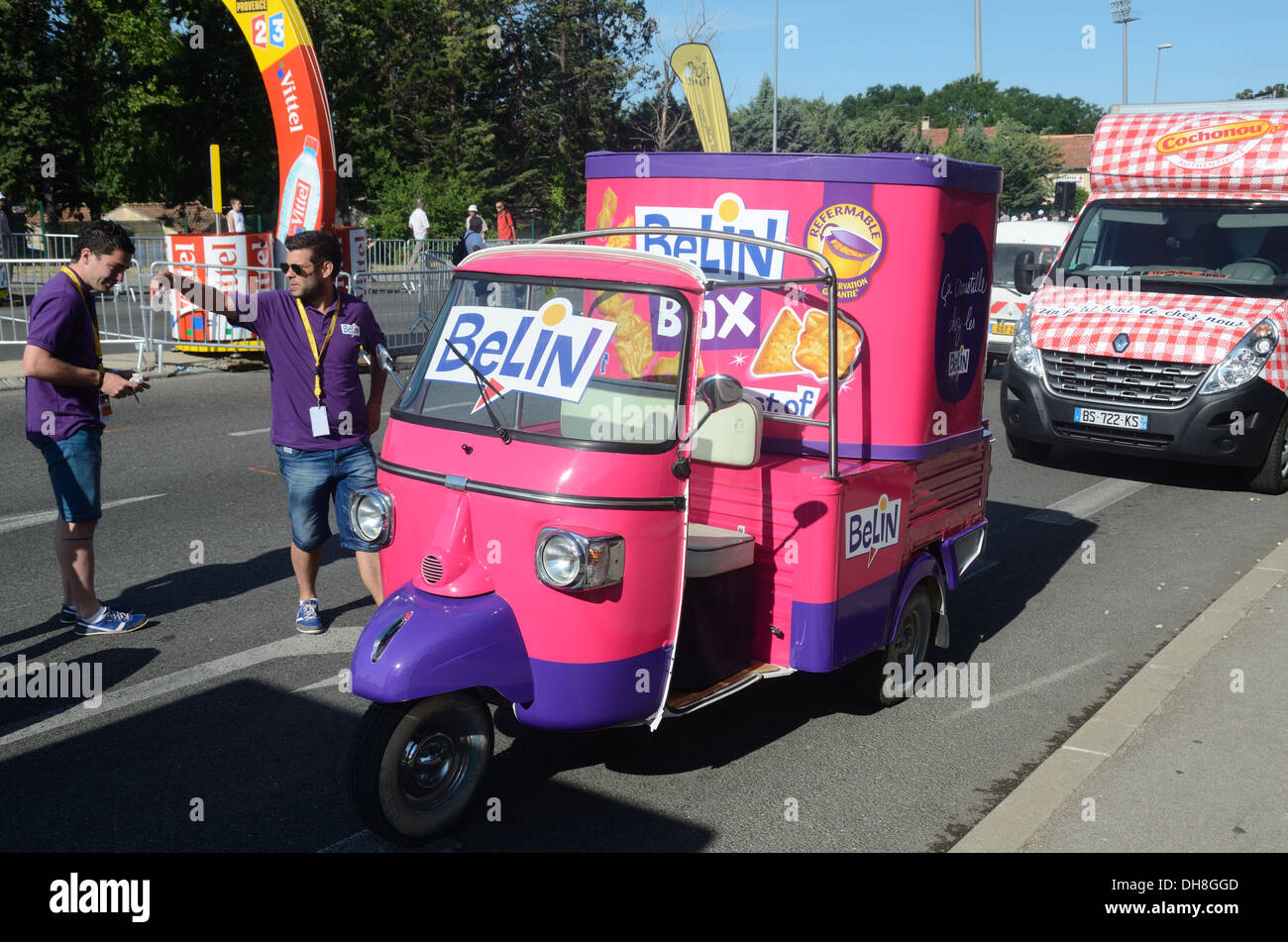 3-Rad-Werbung Fahrzeug Tuk-Tuk Auto Rickshaw Custom Car oder Dreirad maßgeschneiderte Tour de France Aix-en-Provence Frankreich Stockfoto