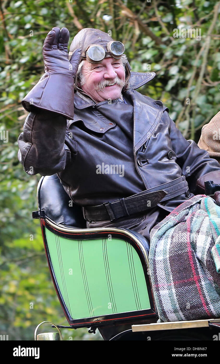 Wettbewerber Kopf oben während der jährlichen London nach Brighton Veteran Car Rallye Clayton Hill in der Nähe von Brighton. Stockfoto