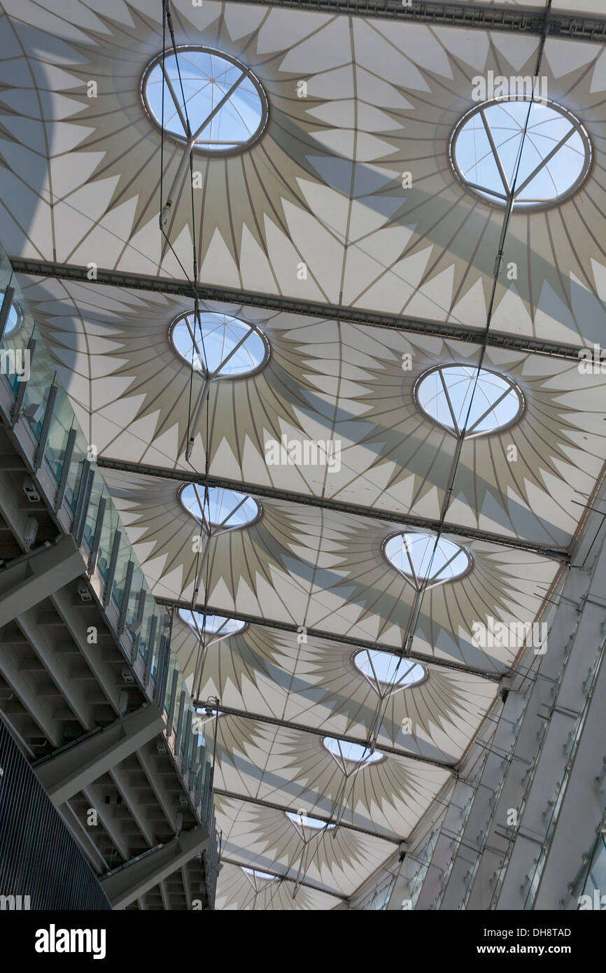 modernes Gebäude mit geometrischen Architektur Stockfoto