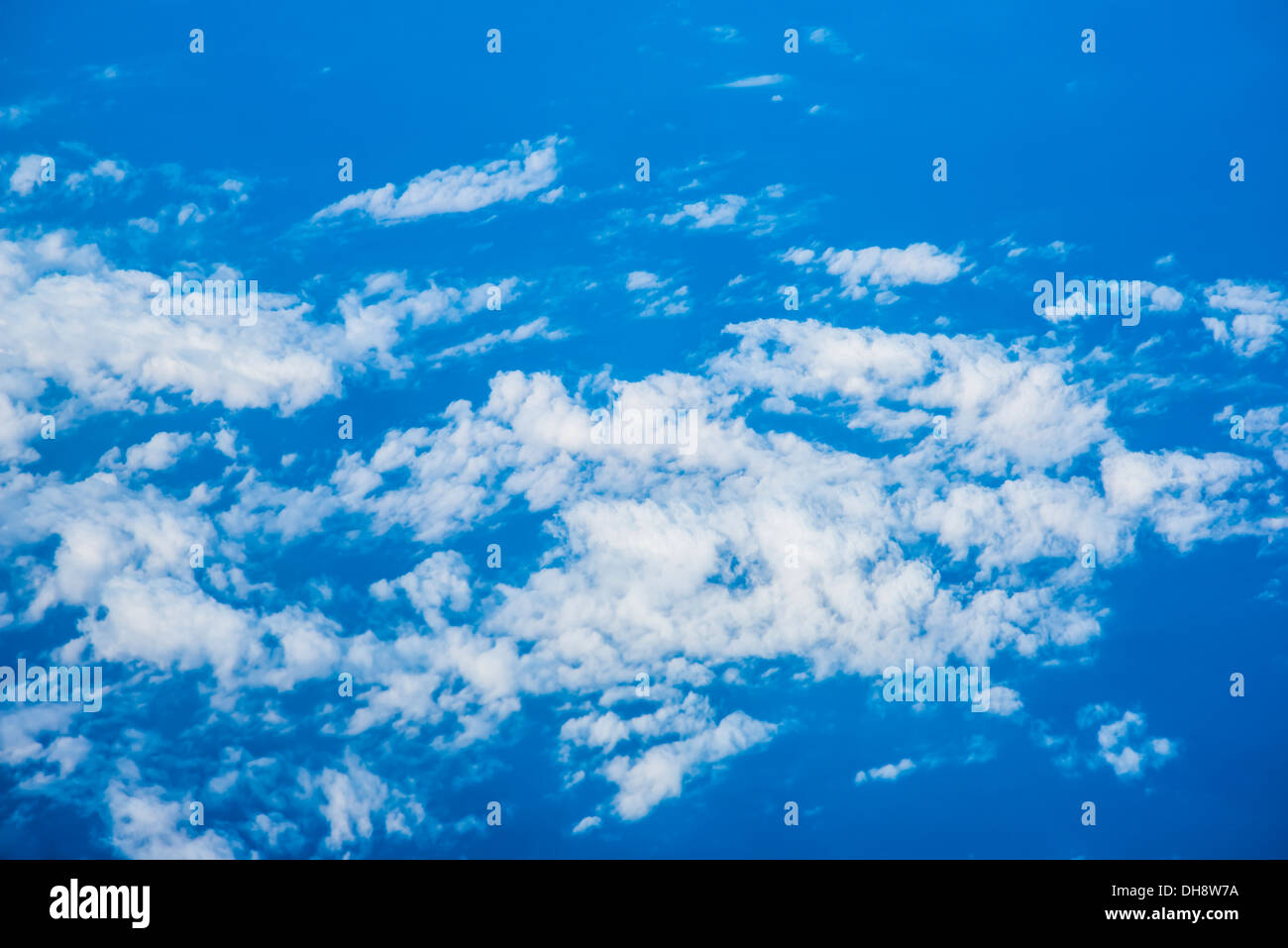 Blauer Himmel und Wolken XXL Stockfoto