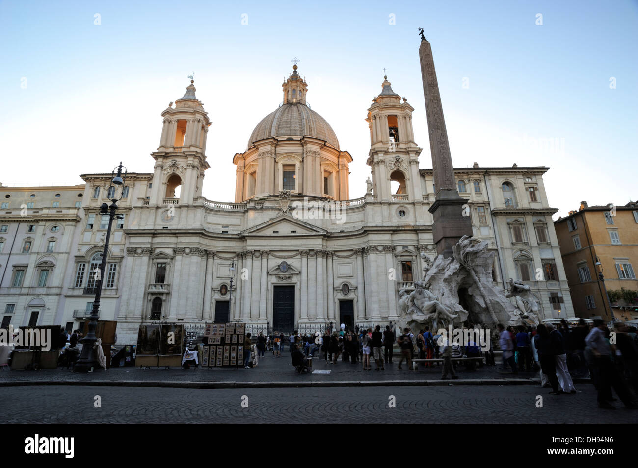 Italien, Rom, Piazza Navona, Brunnen der vier Flüsse und Kirche Sant'Agnese in Agone Stockfoto