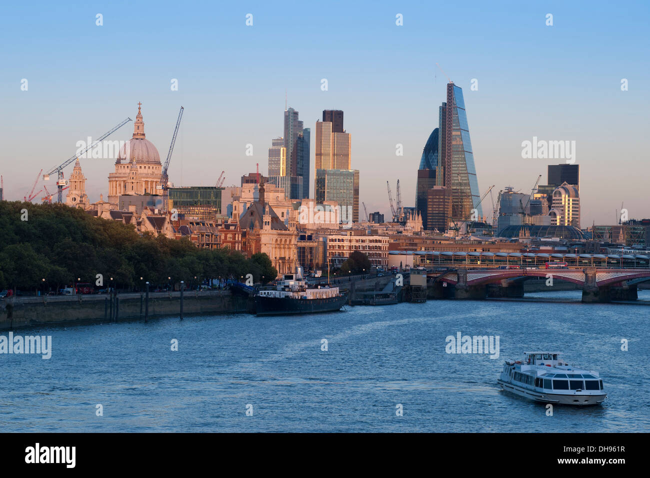 Die Skyline von "The City", das Bankenviertel City of London Ende Oktober 2013 von Waterloo Bridge aus gesehen. Stockfoto