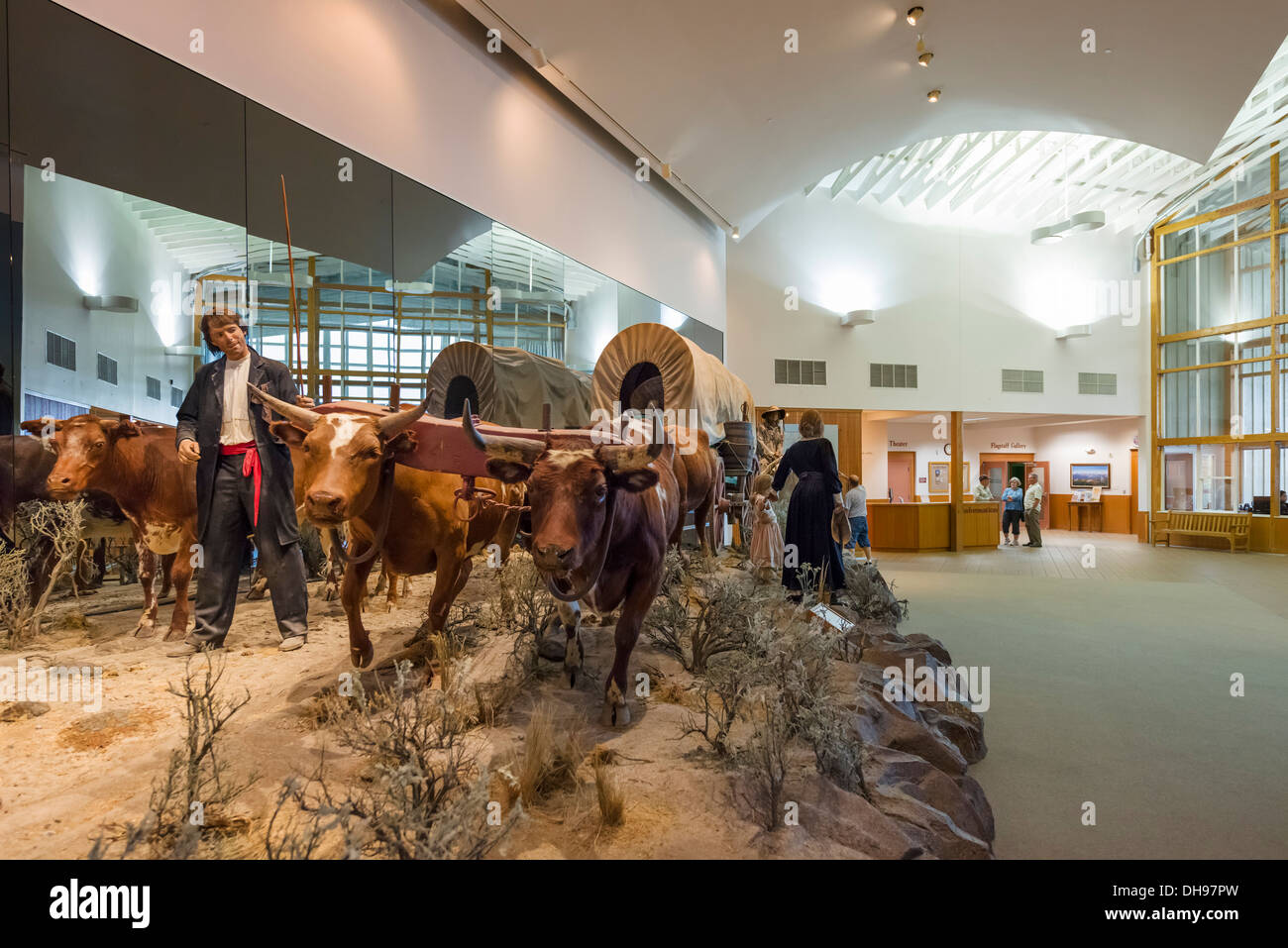 Lobby und Anzeigen in den National Historic Oregon Trail Interpretive Center, Baker, Oregon, USA Stockfoto