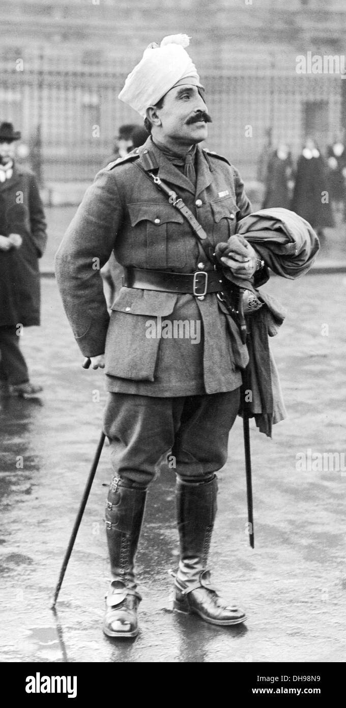 Kapitän Akbar der indischen Armee außerhalb Buckingham Palace nach einer Investitur in 1916. Stockfoto