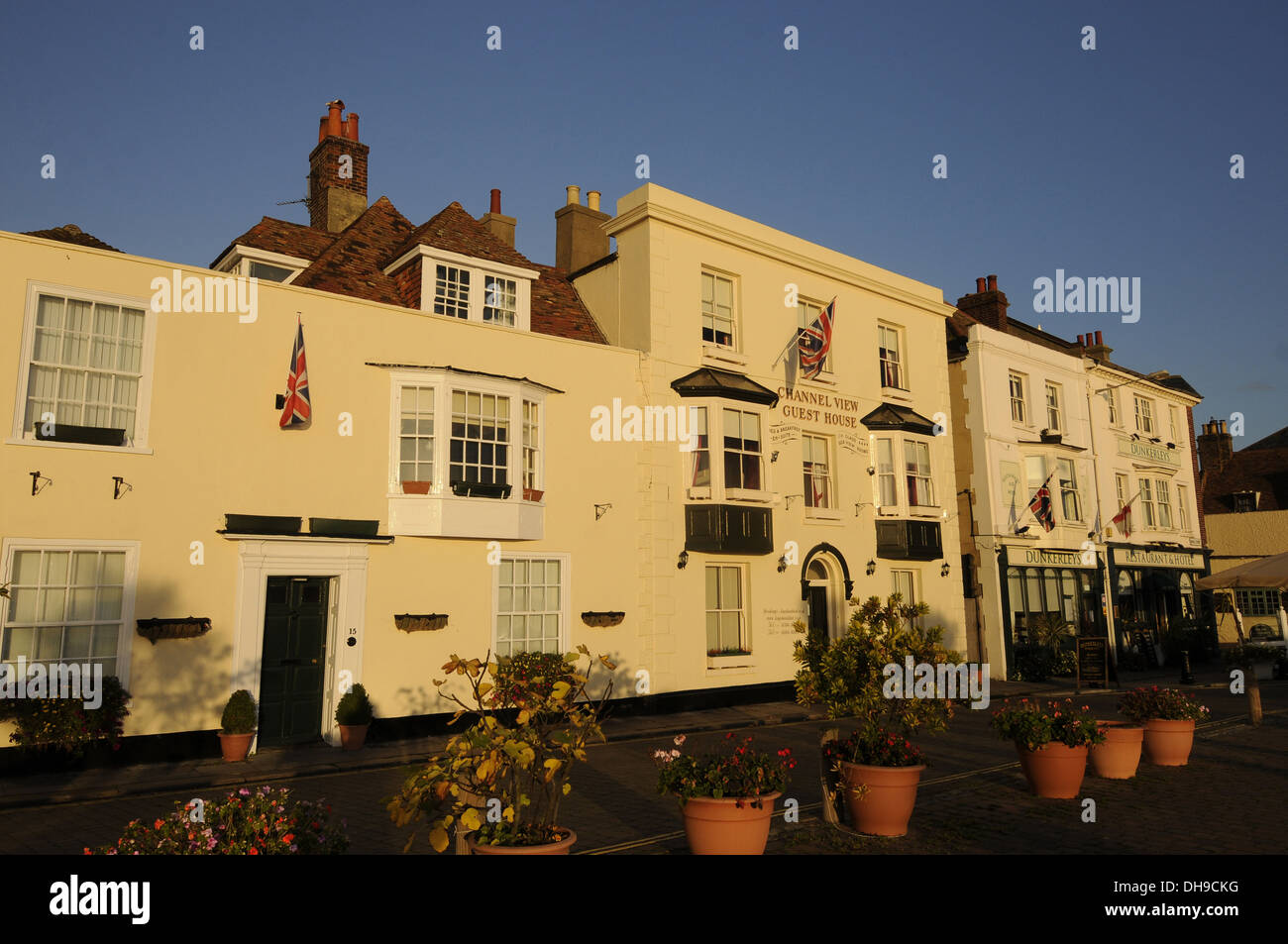 Restaurants und Hotels am Strand Street Deal Kent England Stockfoto