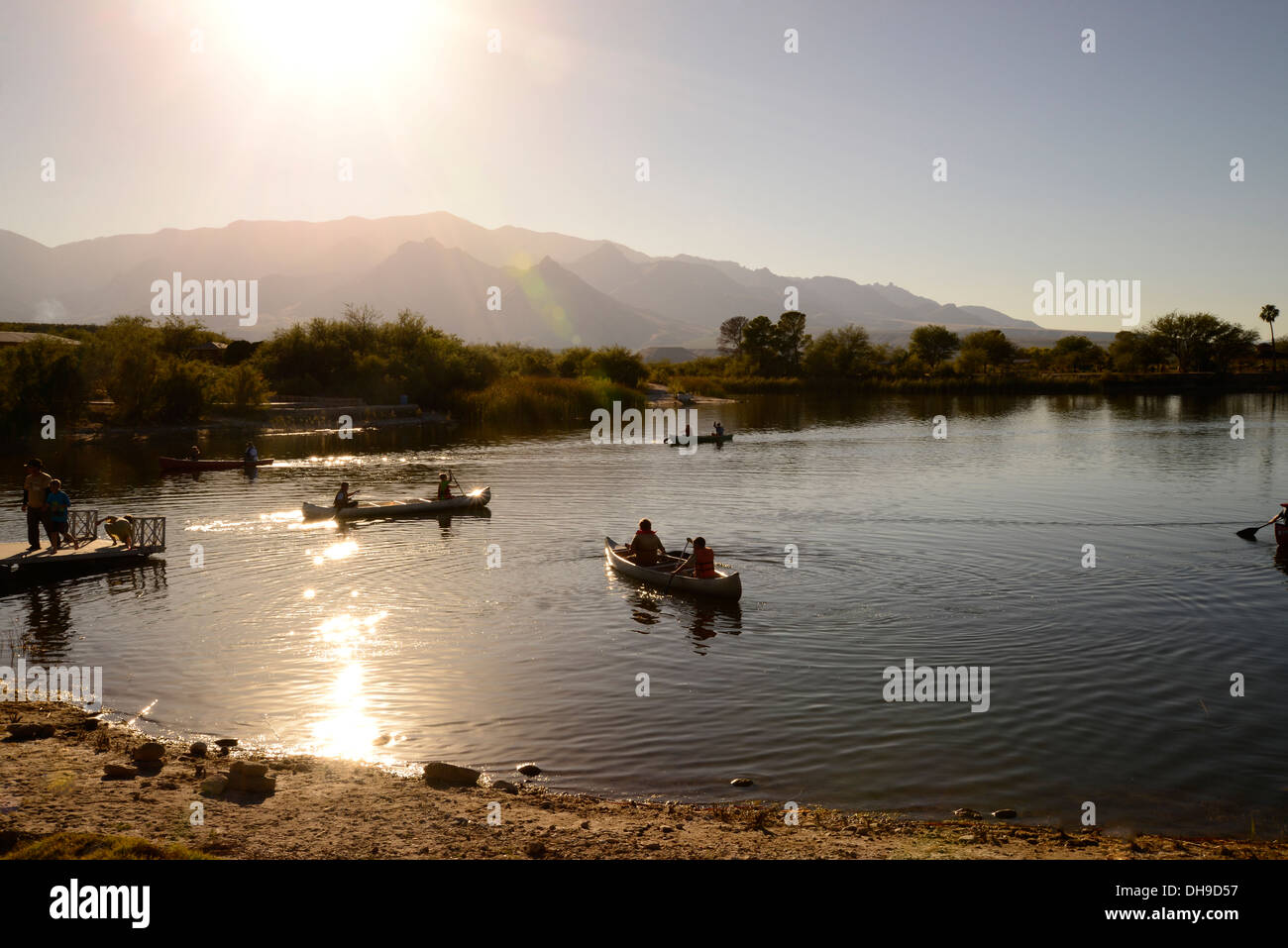 Camper Kanu Roper Lake im Roper Lake State Park in Graham County, Safford, Arizona, USA. Stockfoto