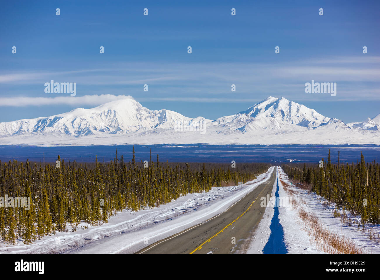 Blick auf Mount Drum und Mount Sanford im Winter von oben Glenn Highway westlich von Glenallen Yunan Alaska Stockfoto