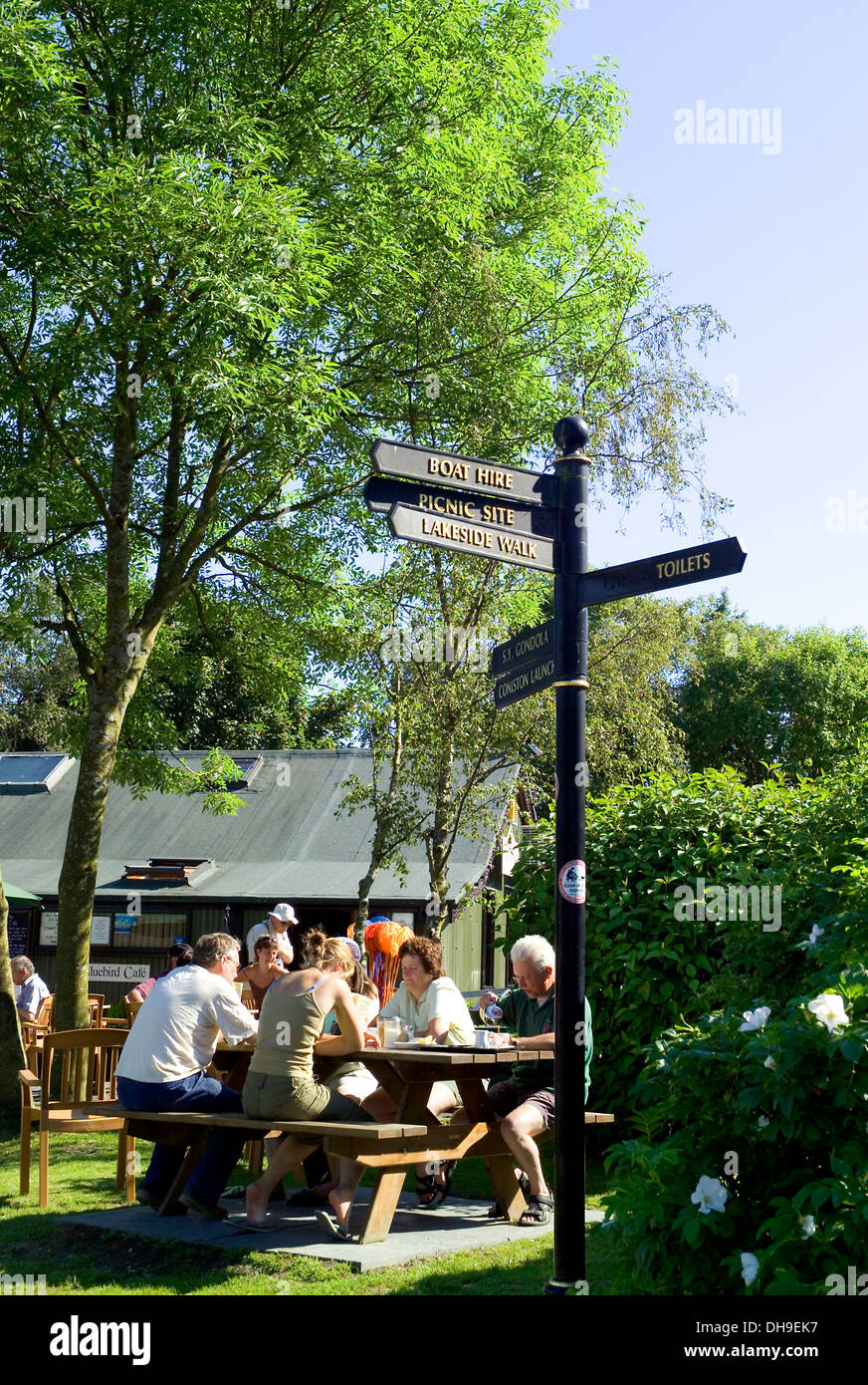 4902. Bluebird Cafe, Coniston Jetty, Coniston Water, Lake District, Cumbria, UK Stockfoto