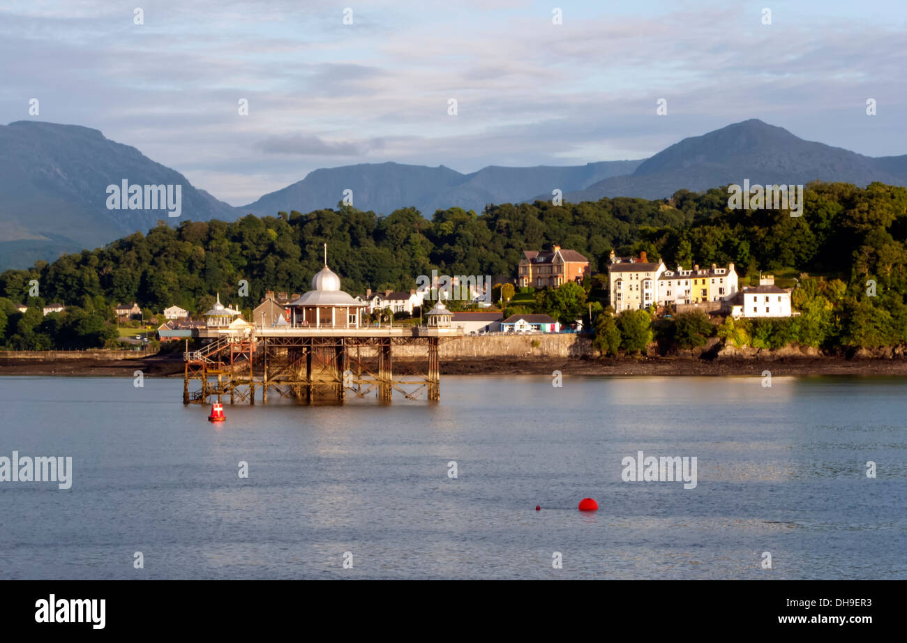 Bangor Pier von Anglesey gesehen Stockfoto