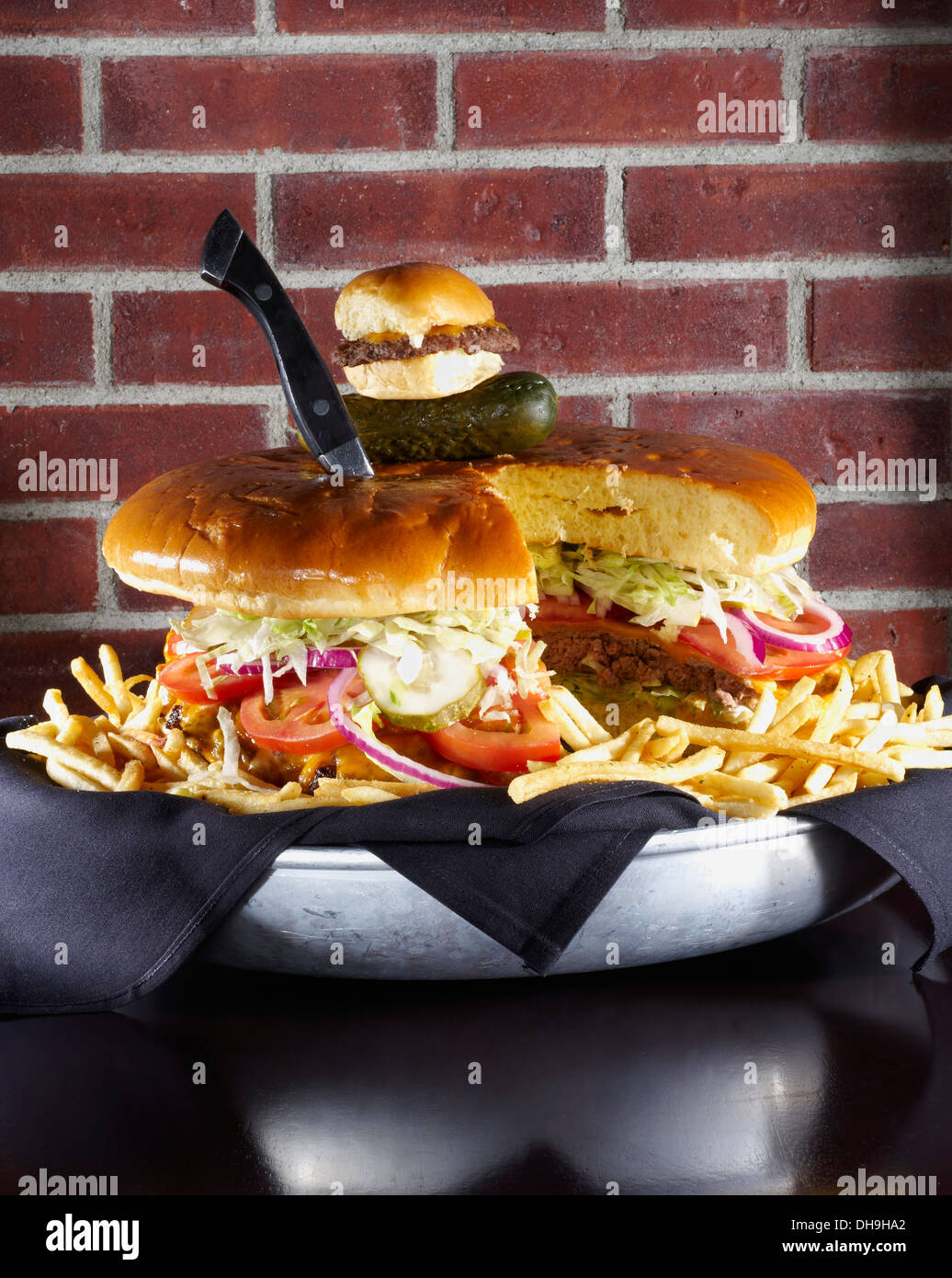 Riesen Burger Aus The Catch Restaurant In Anaheim Ca Usa Stockfotografie Alamy