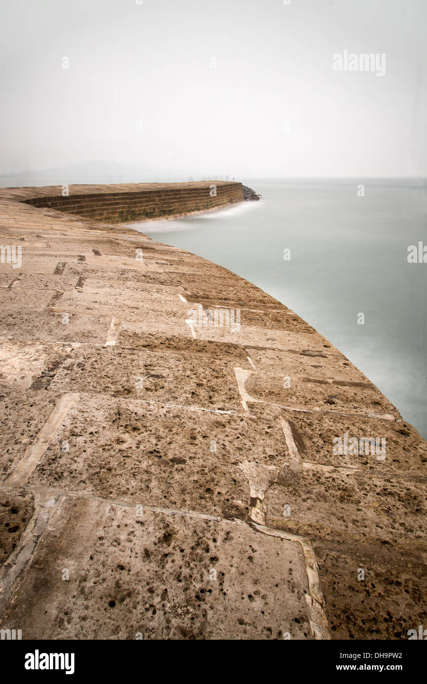 Abstrakte Landschaft Langzeitbelichtung Lyme Regis Cobb Meer Verteidigung Stockfoto