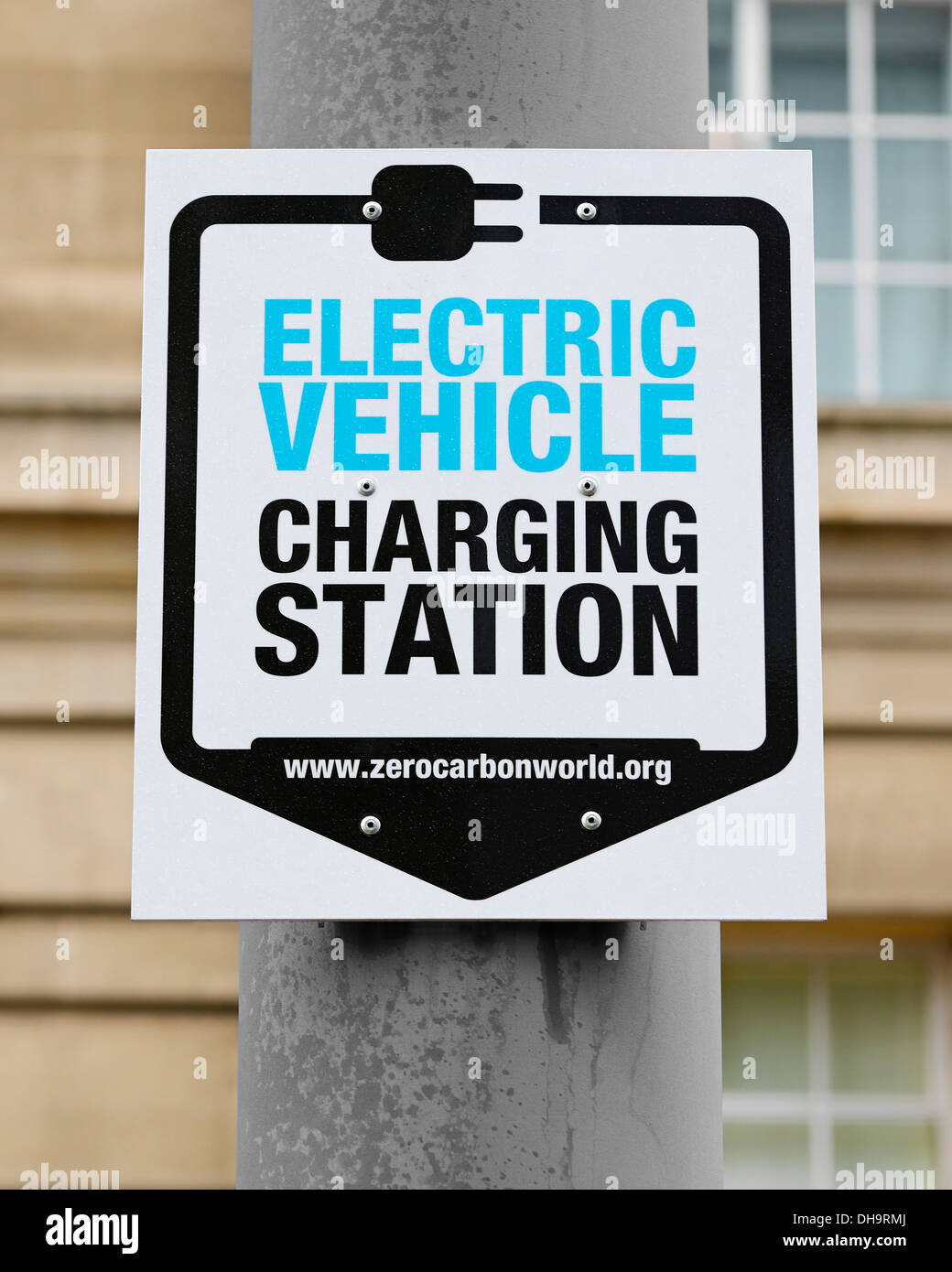 Melden Sie sich für ein Elektrofahrzeug aufladen Station, Westminster, London, UK. Stockfoto