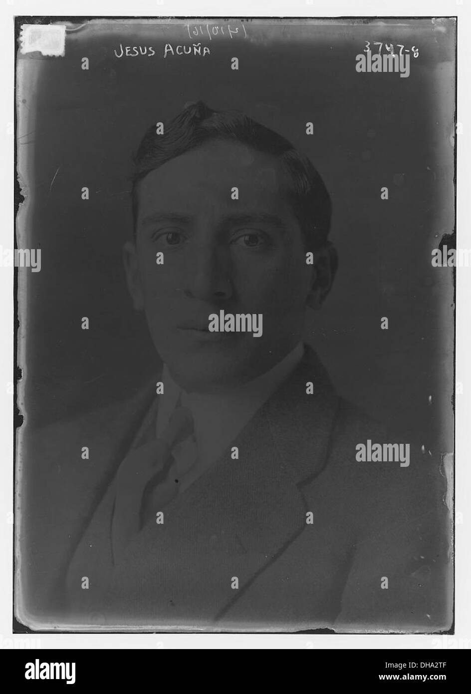 Dieses Foto zeigt Jesus Acuna, aufgenommen als Teil der Library of Congress Sammlung. Das Bild spiegelt seine Identität und Geschichte in einem spezifischen kulturellen und historischen Kontext wider. Stockfoto