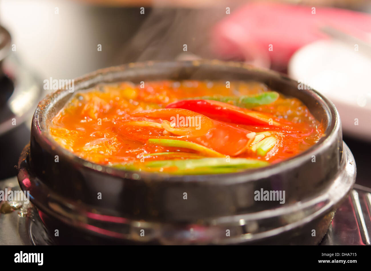 Kimchi Chigae, koreanische Art Suppe, scharf und würzig Stockfoto