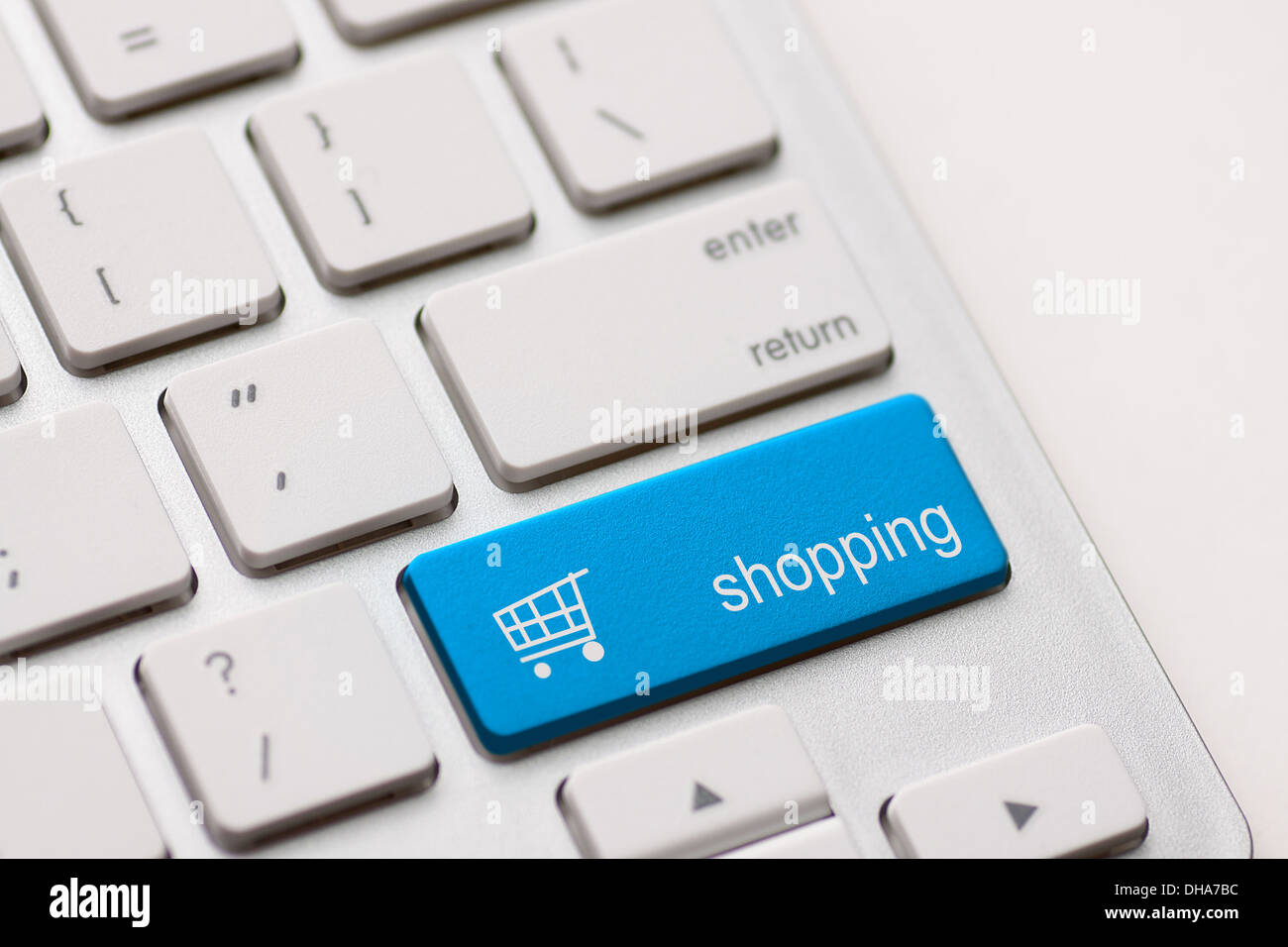 Einkaufen auf weiße Tastatur Taste Schlüssel eingeben Stockfoto