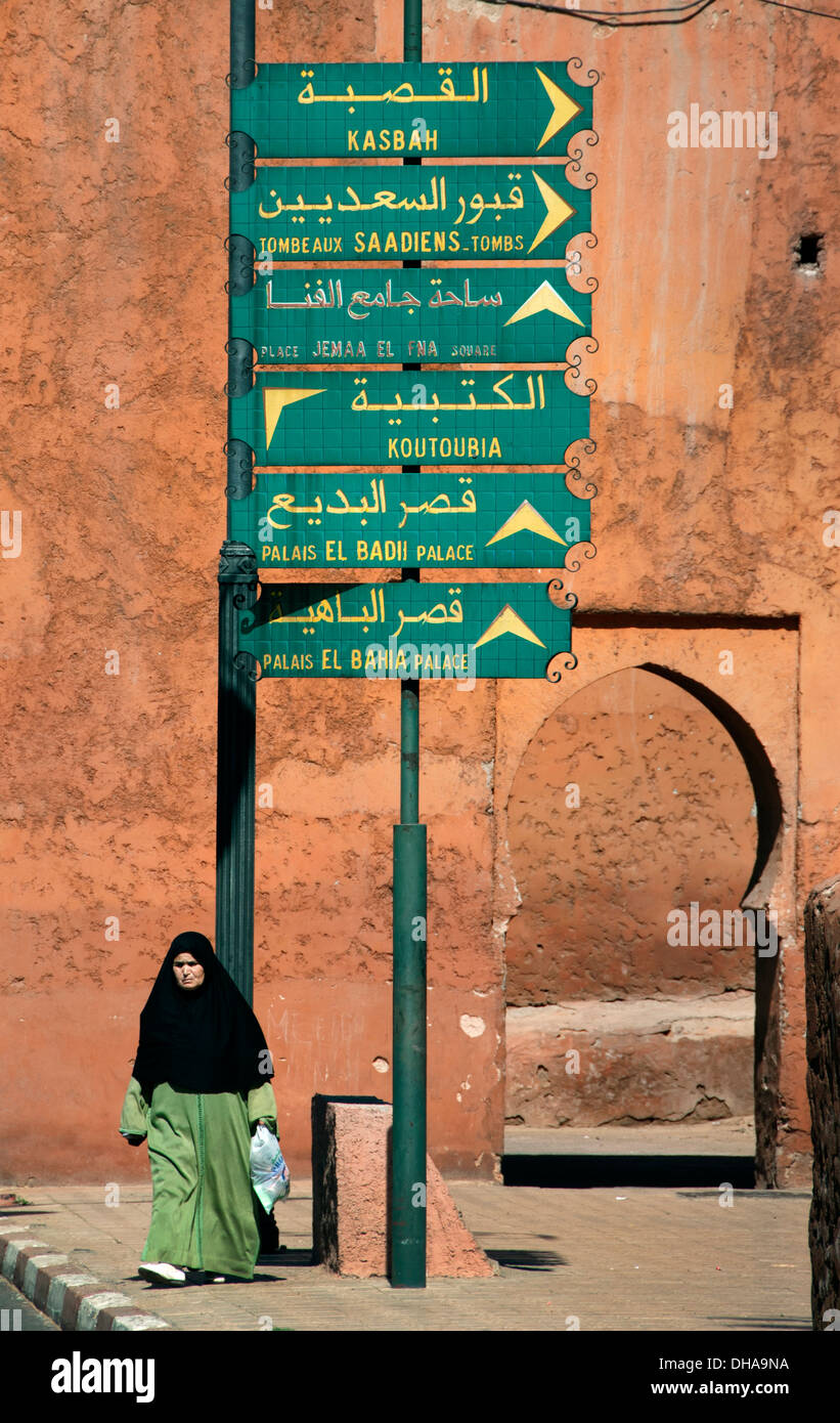 Straße-Verkehrszeichen Stadt Wand Marrakesch Marokko Stockfoto