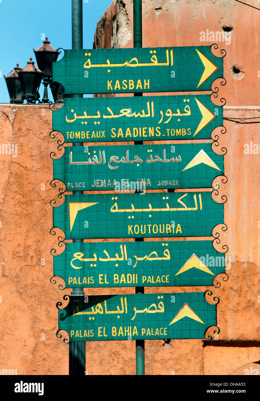 Straße-Verkehrszeichen Stadt Wand Marrakesch Marokko Stockfoto