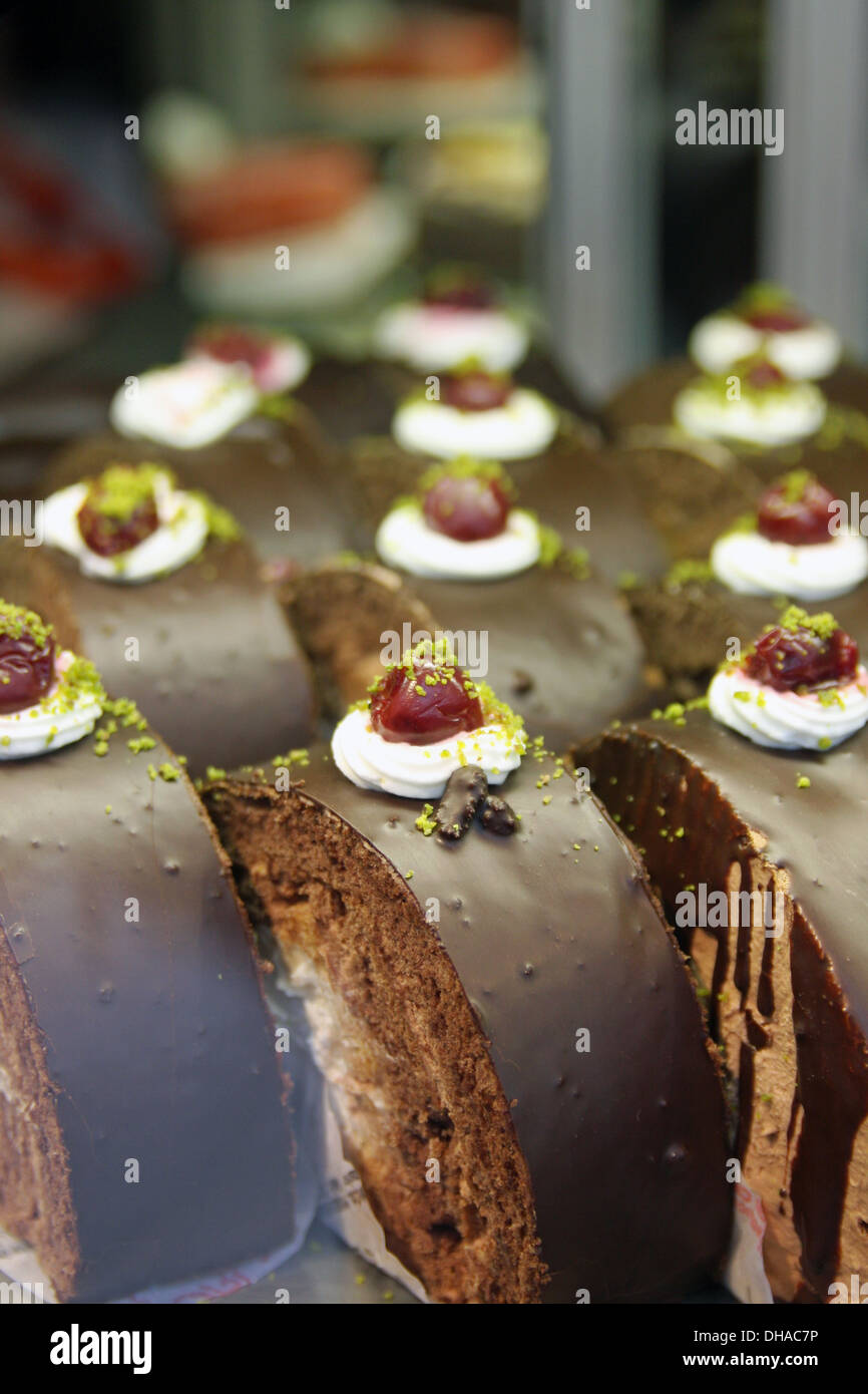 Kuchen für den Verkauf in einem Geschäft in Istanbul, Türkei Stockfoto