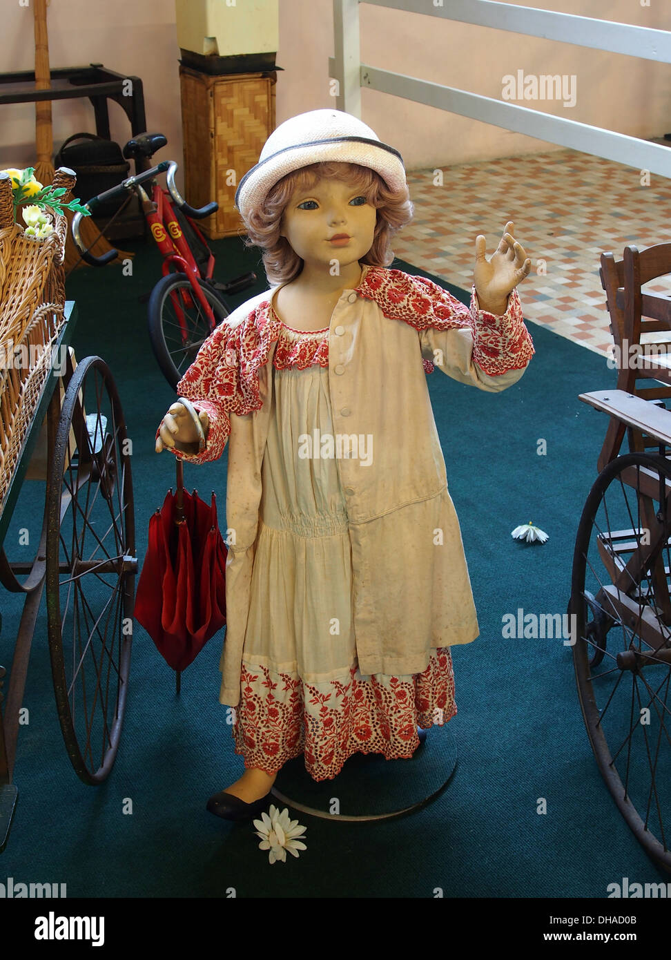 Alte Puppe-Puppe mit alten Klamotten pic3 Stockfotografie - Alamy