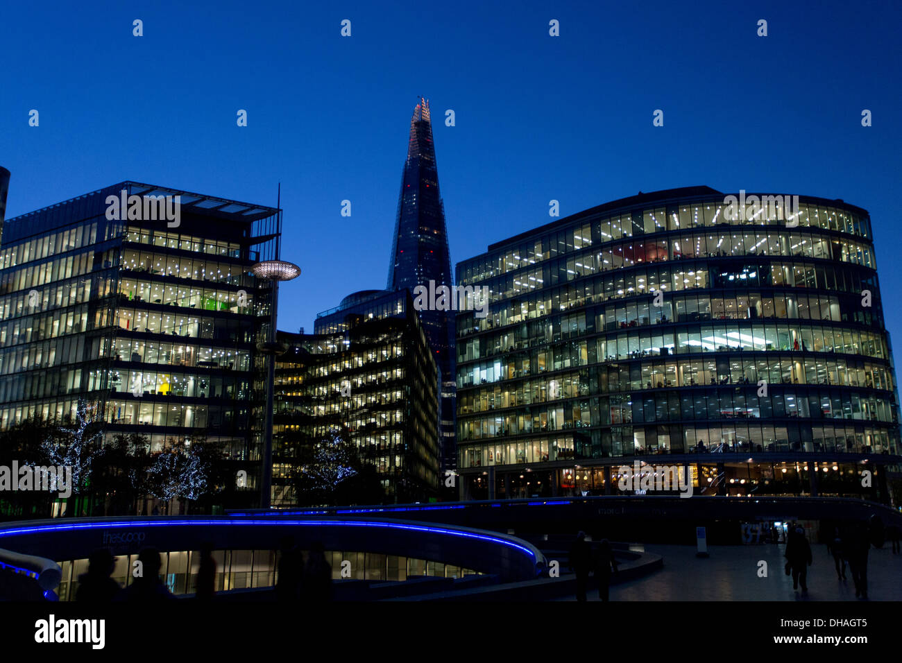 11.04.2013 City Hall und The Shard Skyline in der Abenddämmerung. London, UK Stockfoto