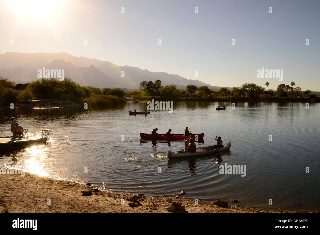 Camper Kanu Roper Lake im Roper Lake State Park in Graham County, Safford, Arizona, USA. Stockfoto