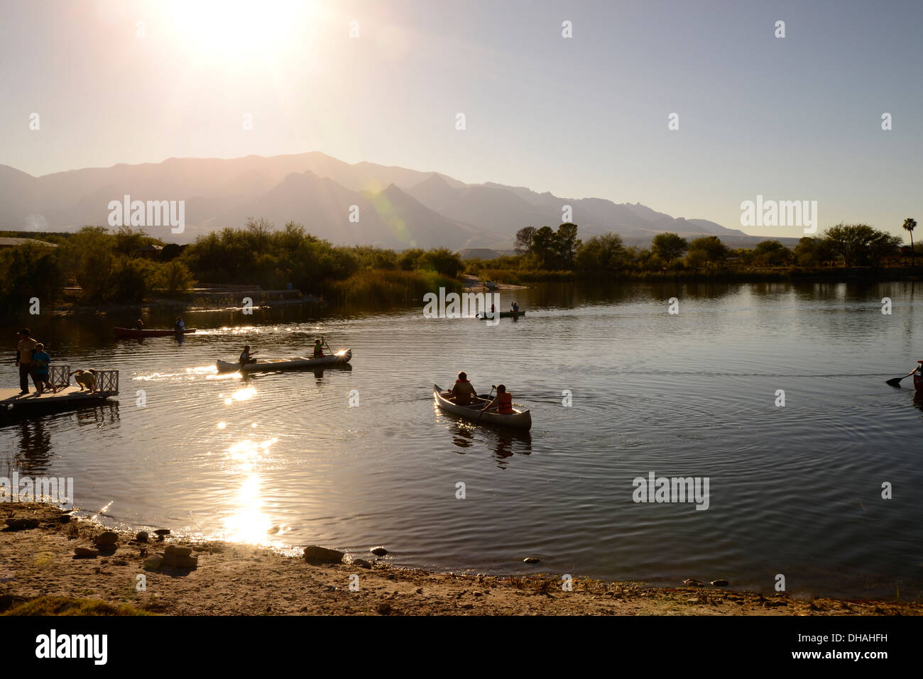 Camper Kanu Roper Lake im Roper Lake State Park in Graham County, Safford, Arizona, USA. Stockfoto