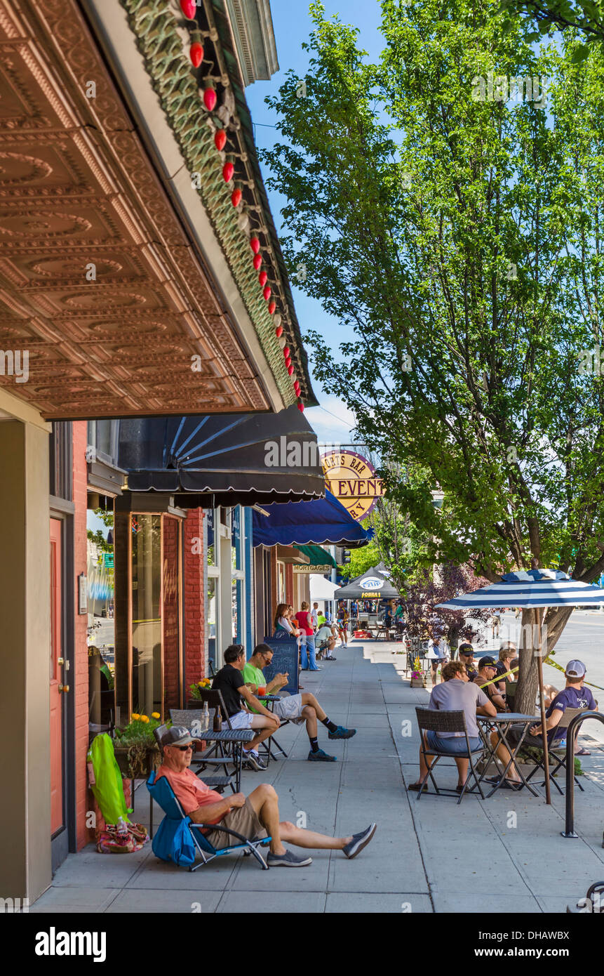 Bar und Geschäften auf der Main Street in der Innenstadt von Baker, Oregon, USA Stockfoto