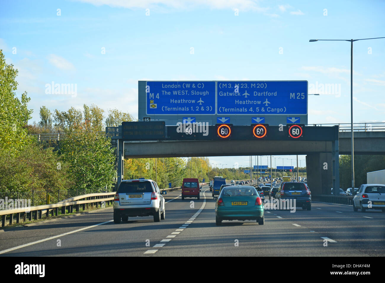 M4 Junction auf M25 Autobahn, Surrey, England, Vereinigtes Königreich Stockfoto