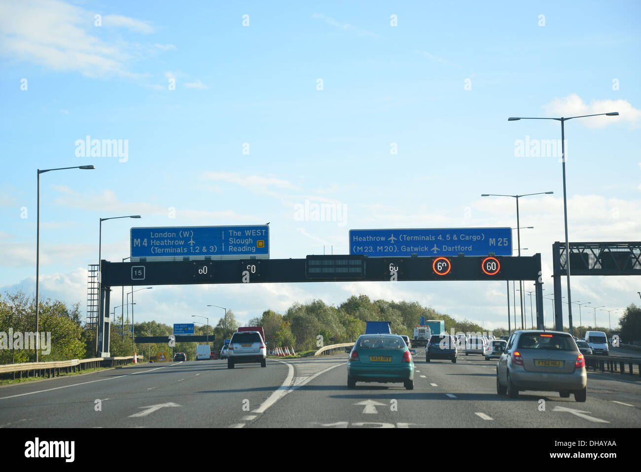 M4 Junction auf M25 Autobahn, Surrey, England, Vereinigtes Königreich Stockfoto