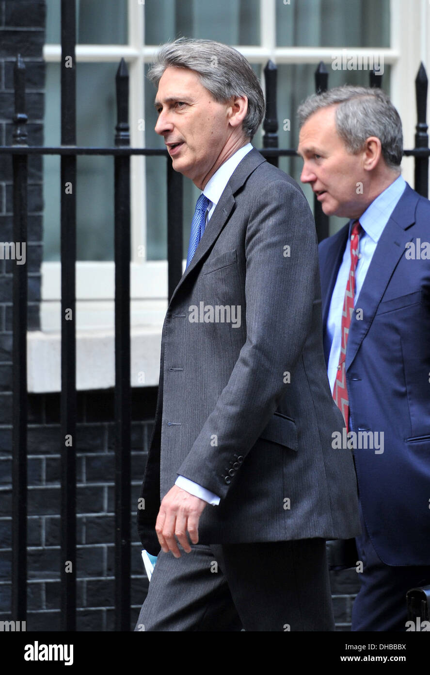 Verkehrsminister Philip Hammond (L) kommt in 10 Downing Street London England - 17.04.12 Stockfoto
