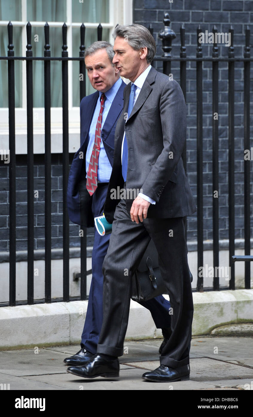 Transport Secretary Philip Hammond (R) kommt in 10 Downing Street London England - 17.04.12 Stockfoto