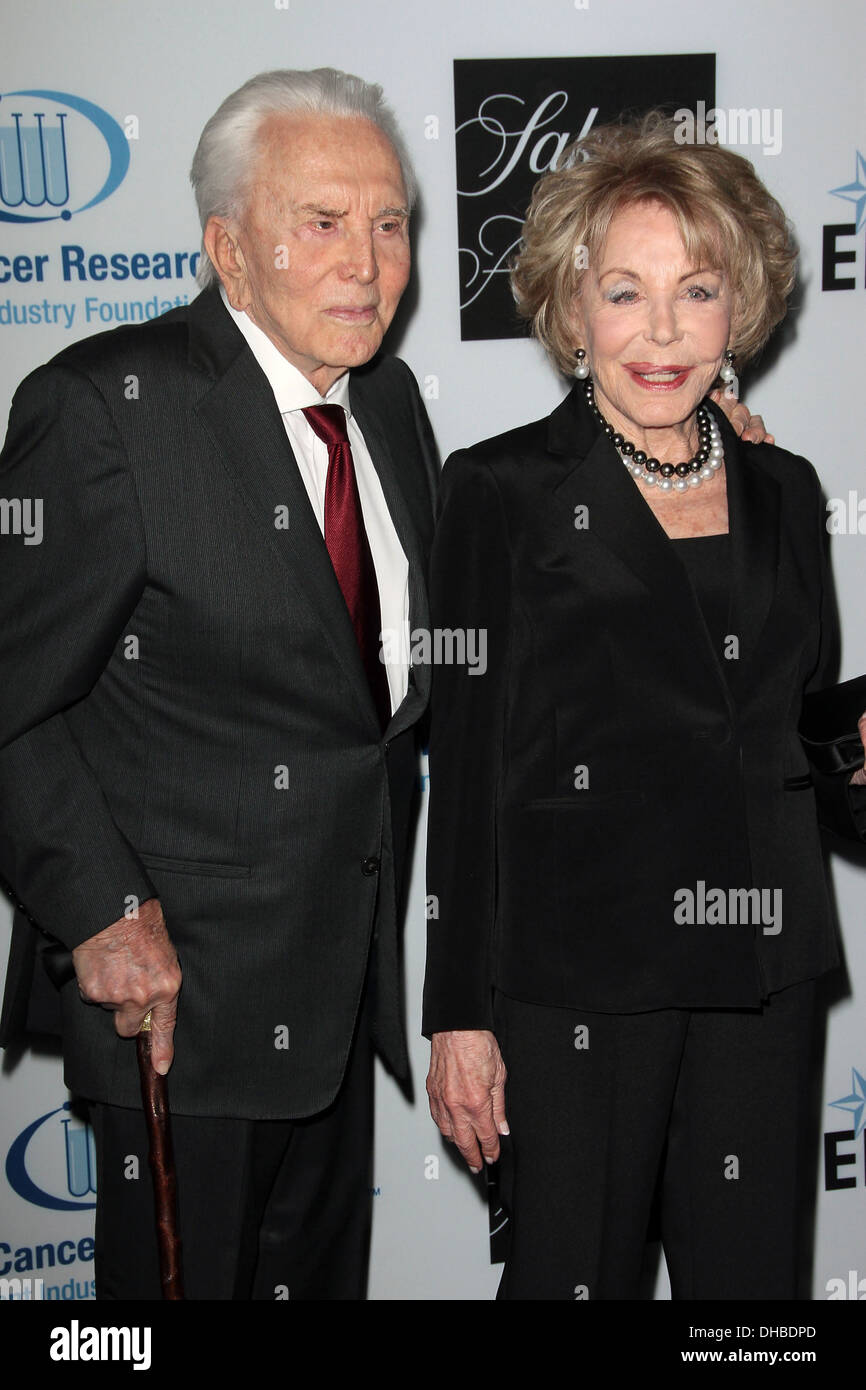 Kirk Douglas und Anne Douglas unvergesslichen Abend zugunsten EIFs Frauen Cancer Research Fund statt im Beverly Hilton Hotel Stockfoto