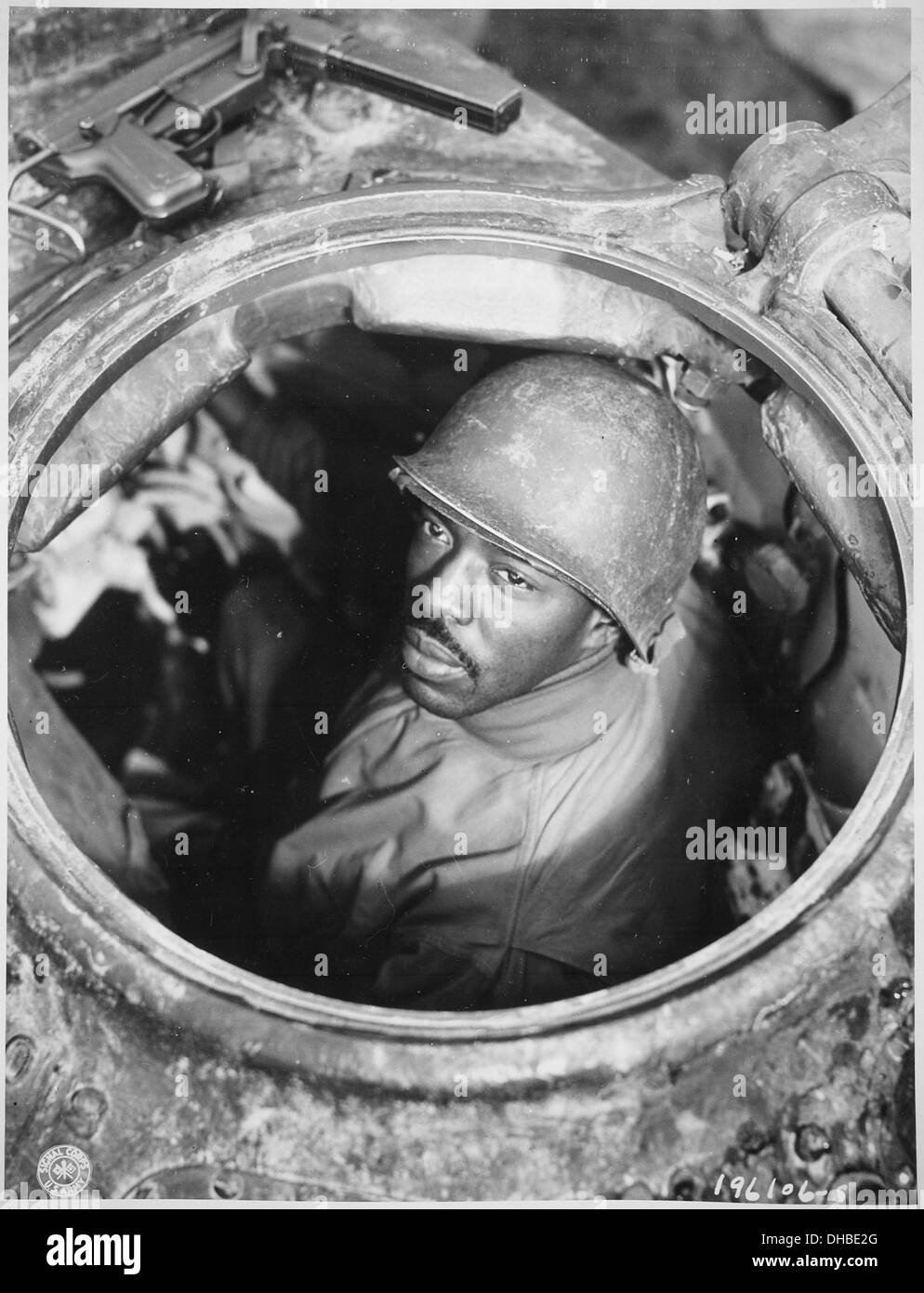 Ein Foto von CPL. Carlton Chapman, der als Maschinenschützer in einem M-4-Panzer diente, in der Nähe von Nancy, Frankreich, als Teil einer Motor Transport Unit während des Zweiten Weltkriegs Stockfoto