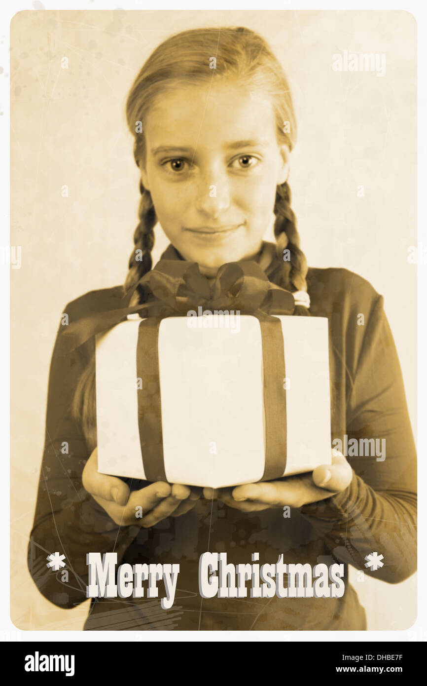 Retro-Postkarte mit Glück Mädchen und Geschenk, vertikale Stockfoto