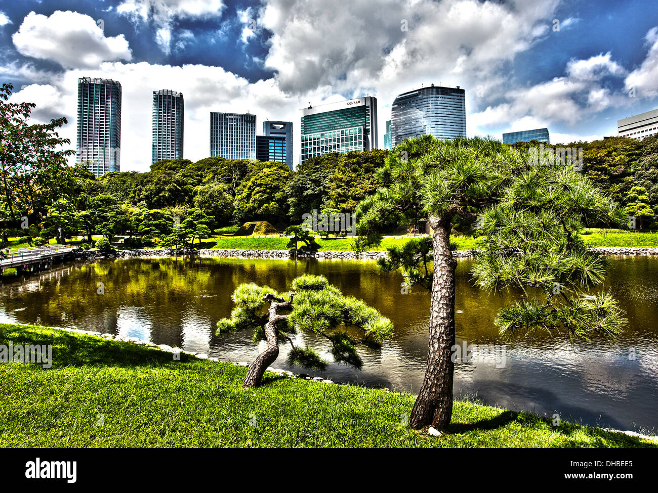 Ein Farbfoto Landschaft der Geschäft Bezirk von Tokio in Farbe. Stockfoto