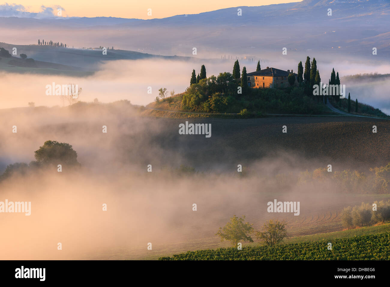 Berühmte Podere Belvedere im Morgenlicht, im Herzen der Toskana, in der Nähe von San Quirico in de Val d ' Orcia-Tal Stockfoto