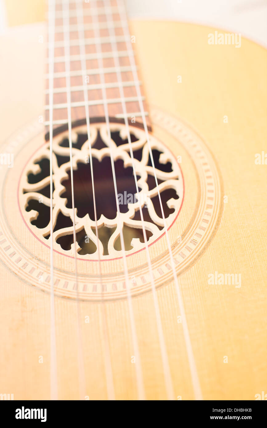 Nahaufnahme des hölzernen Akustik-Gitarre Stockfoto