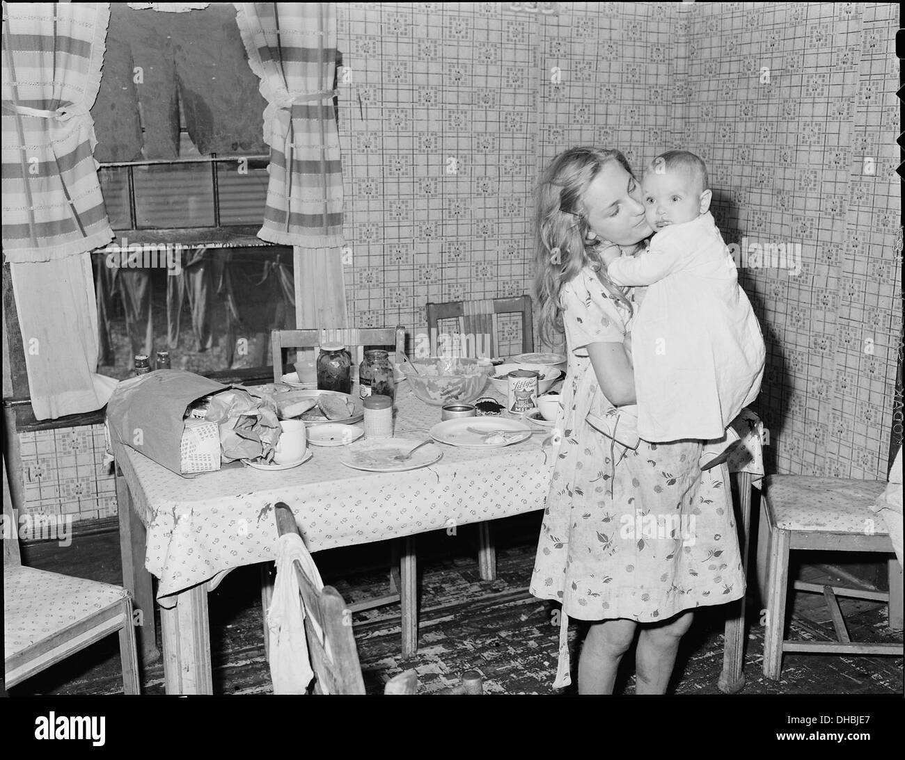 Kinder Clabe Hicks, Bergmann, zehn Personen, zwei Erwachsene und acht Kinder Leben in einem vier-Zimmer-Haus, für die sie... 541052 Stockfoto