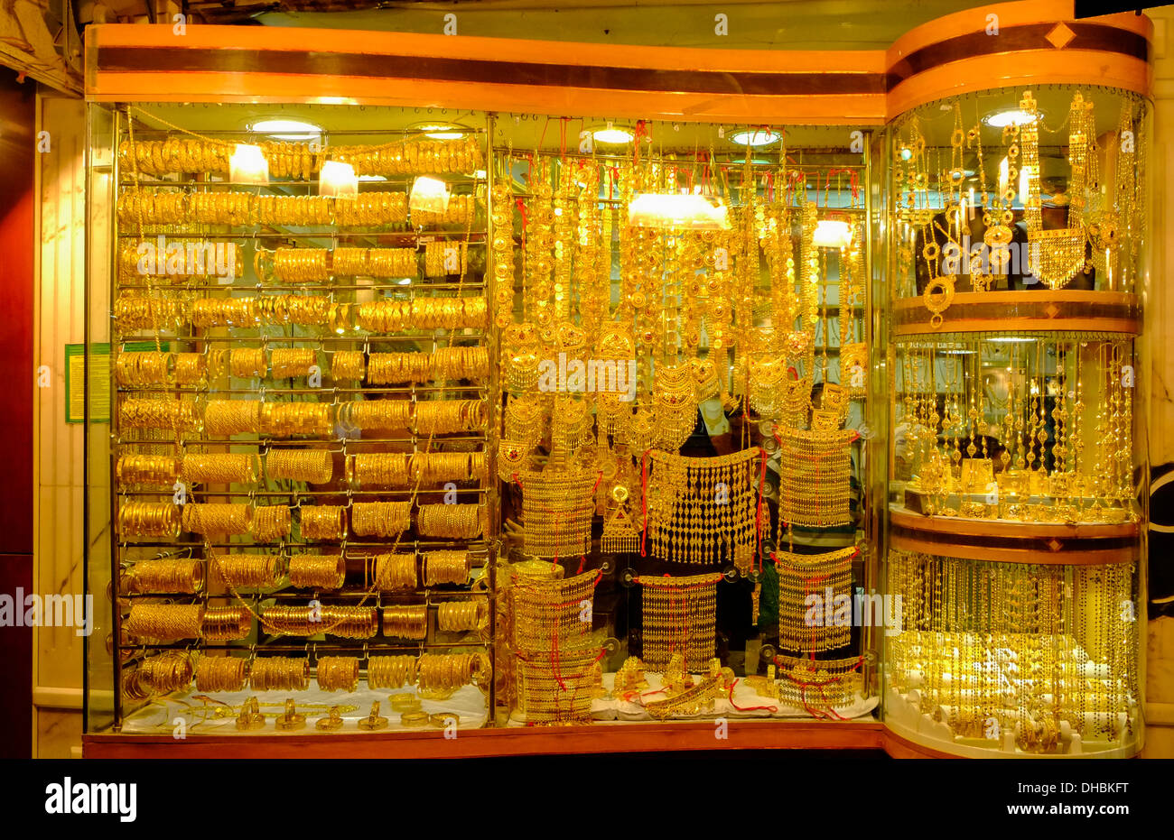 Gold Schmuck im Shop in Gold-Souk in Deira Viertel von Dubai Vereinigte Arabische Emirate Stockfoto
