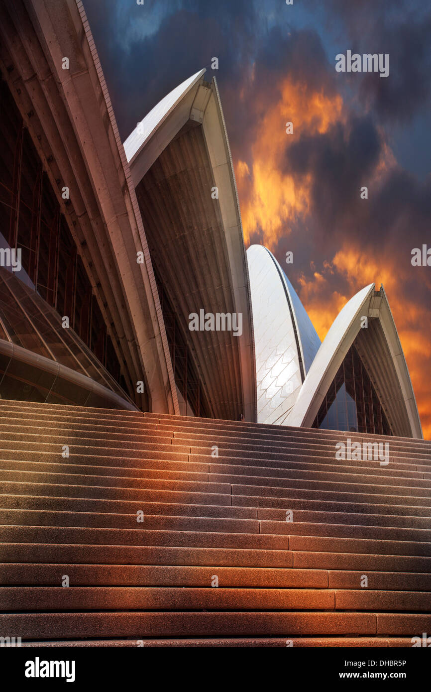 Eine abstrakte dramatischen schwarz-weiß und Farbe Fotographie des Sydney Opera House, Sydney, Australien. Stockfoto