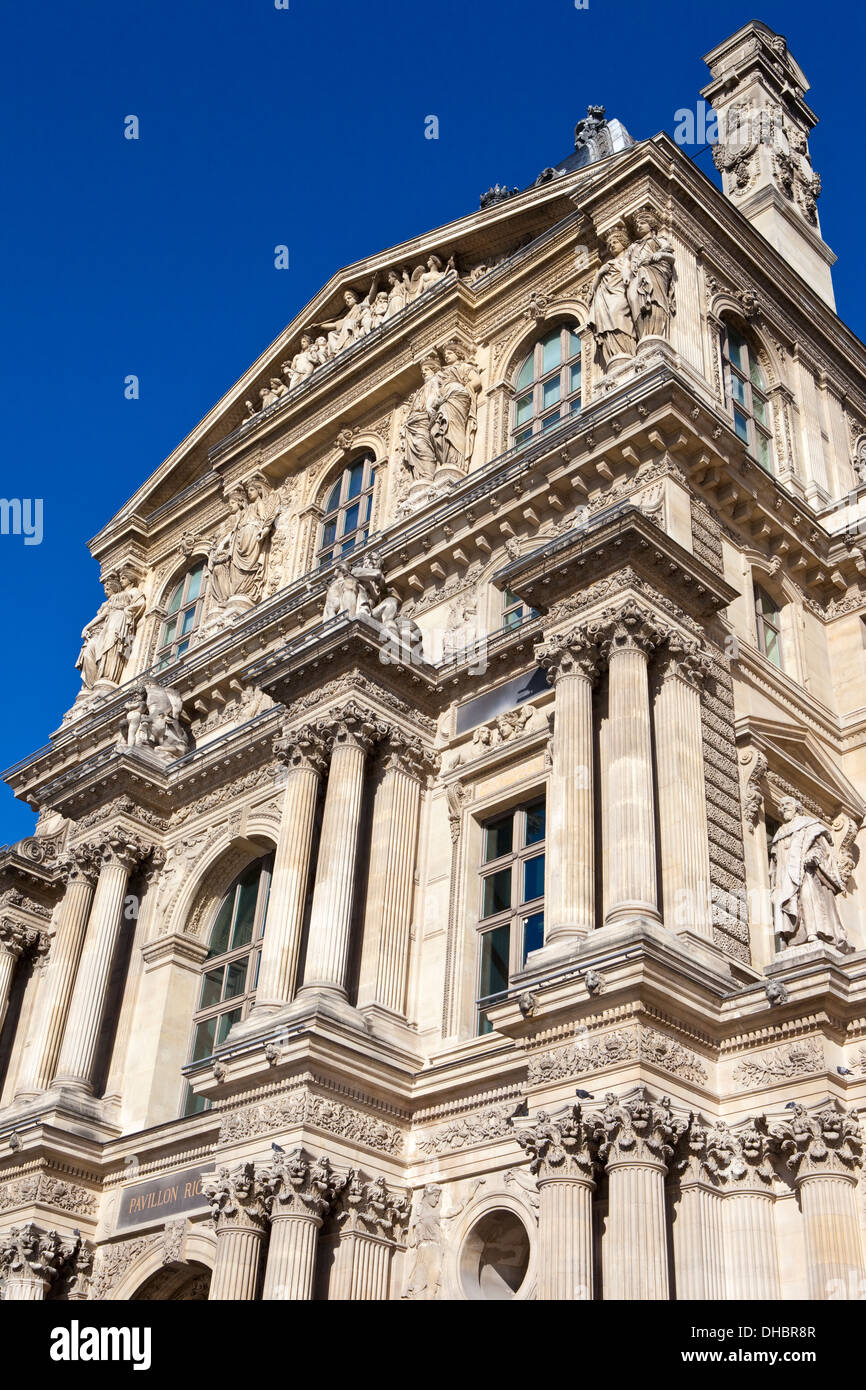 Der prächtige Louvre in Paris. Stockfoto