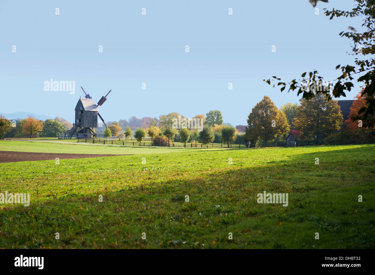 Landschaft mit einer Windmühle (drehbar Pivot) aus dem 18. Jahrhundert, Deutschland, Europa Stockfoto