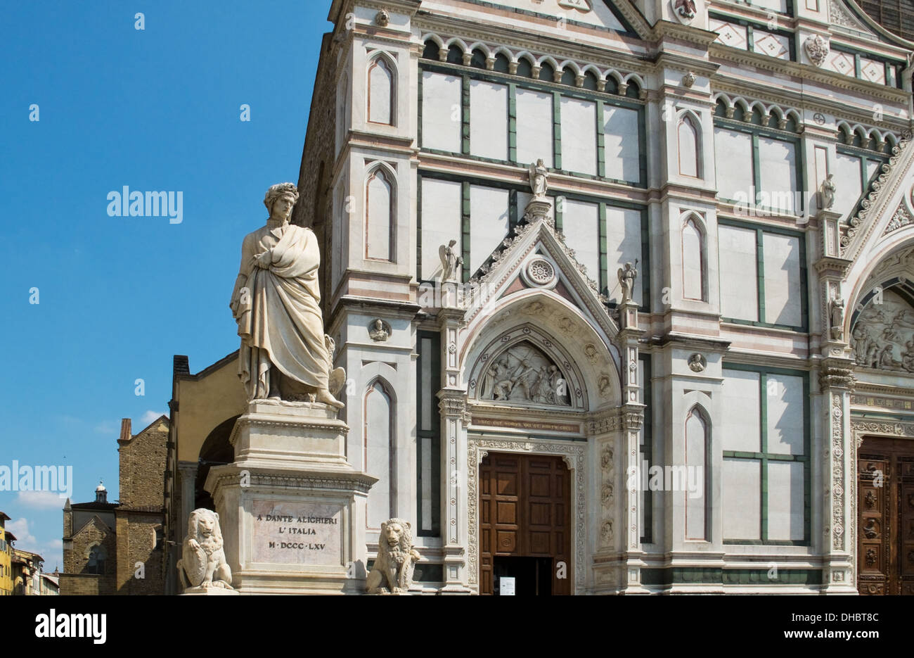 Die neugotische Fassade der Basilika di Santa Croce und Dante Alighieri Denkmal. Florenz, Italien Stockfoto