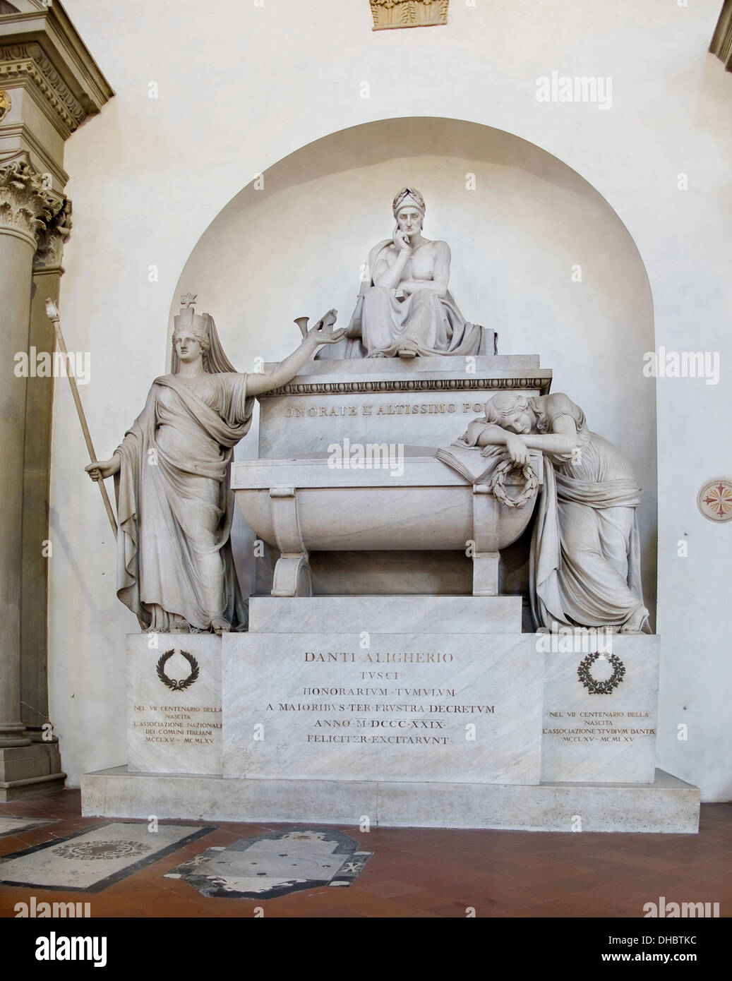 Dantes Grab in der Basilika von Santa Croce. Florenz wurde das Grab für ihn in Florenz im Jahre 1829 erbaut Stockfoto
