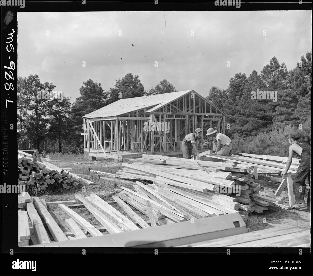 Dieses Foto zeigt Häuser im Bau auf dem Gelände D, die von der Alabama Power Company an Bergleute verkauft werden sollen. Sie zeigt die Entwicklung von Wohnungen für Arbeitnehmer, die im Bergbau tätig sind. Stockfoto