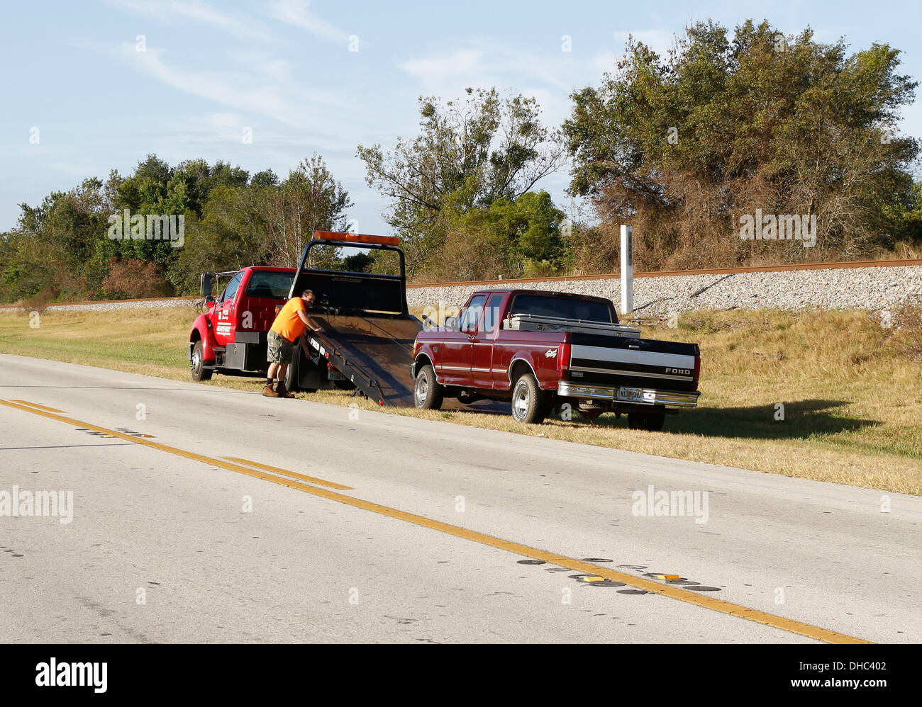 LKW von der Autobahn in Davenport, 6. Florida, November 2013 wiederhergestellt wird abgebaut Stockfoto