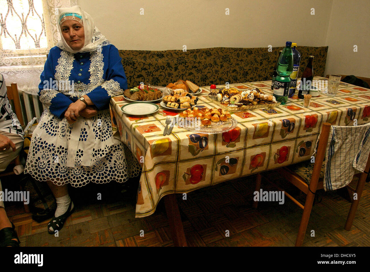 Menschen Ältere Frau in Tracht, Zarosice, Südmähren, Tschechische Republik Kostüm, Europa Stockfoto